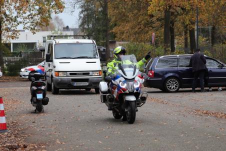 Politiecontrole bij parkeerplaats WSC aan de Akkerlaan Waalwijk