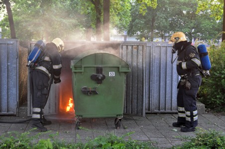 Container met huisafval in brand aan het Distelplein Waalwijk