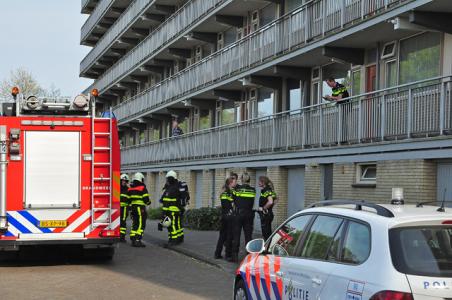 Brandweer en politie rukken uit voor brand op balkon aan de Esdoornstraat Waalwijk