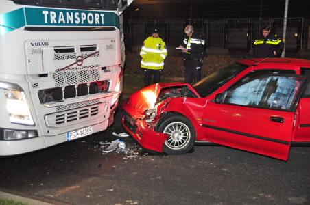 Man gewond na aanrijding met vrachtwagen aan de Van Hilststraat Waalwijk