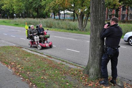 Bewoners kiezen waar politie controleert: 43 bekeuringen voor te hard rijden