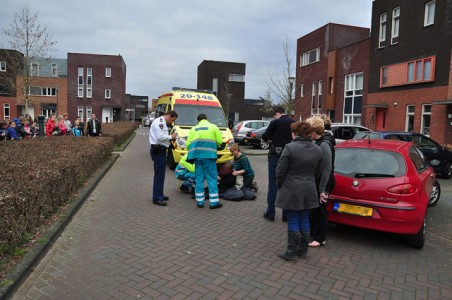 Aanrijding tussen auto en fietser aan de Villa Waterranonkel Waalwijk