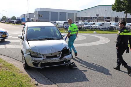 Aanrijding tussen drie auto’s op kruising aan de Zijlweg Waalwijk