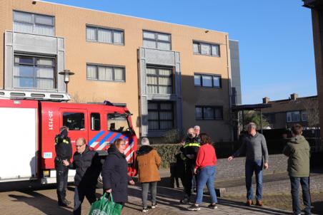 Brandweer rukt uit voor vreemde lucht in gebouw van stichting Prisma Waalwijk