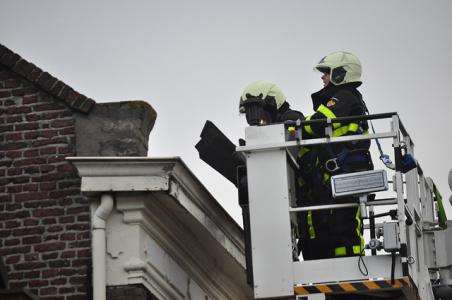 Stormschade aan woning aan het Westeinde Waalwijk