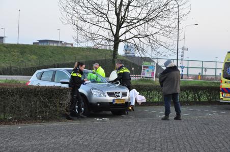 Man ligt onaanspreekbaar in auto in Waalwijk