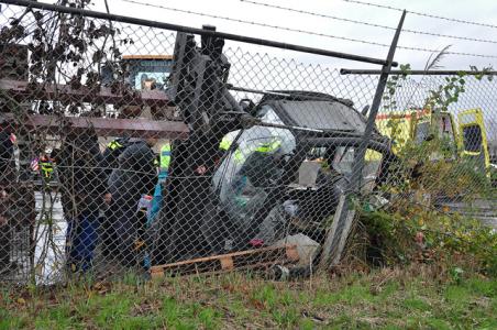 Man zit bekneld in heftruck aan de Schouwslootweg Waalwijk