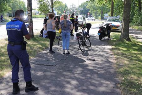 Losliggende stoeptegel veroorzaakt ongeval met snorscooter aan de Drunenseweg Waalwijk