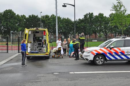 Jongen (14) zwaargewond na val op hek hockeyclub aan de Olympiaweg Waalwijk
