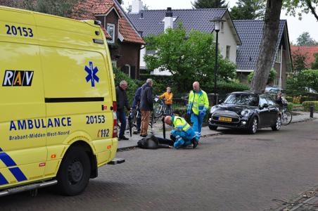Jongetje verliest voorwiel tijdens fietsen met vriendjes en raakt gewond in Waalwijk