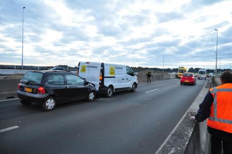 Ongeluk met vier auto&#039;s bij Waalwijk, het rijdt weer op A59 richting Den Bosch