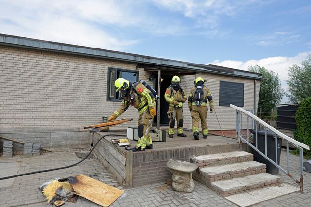 Flinke schade bij binnenbrand Valkenvoortweg: Bewoonster redt drie honden uit rook