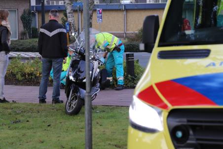 Man schrikt van fietsers en komt ten val met snorscooter aan de Bachlaan Waalwijk