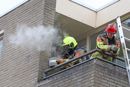 Woning hangt vol met rook aan de Ds. Louwe Kooymanslaan Waalwijk