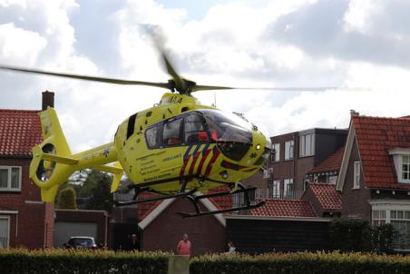 Brandweer rukt uit voor assistentie ambulance aan de Mr. van Bossestraat Waalwijk