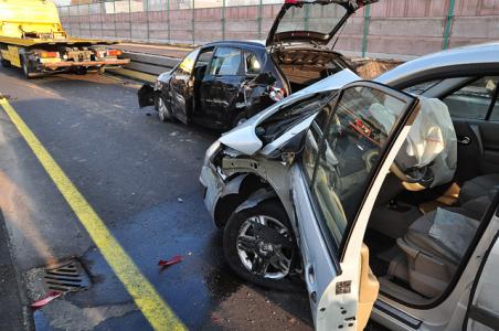 Flinke file door ongeval op de A59 (Maasroute) Waalwijk