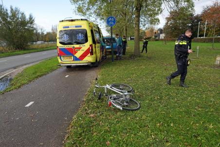 Fietser lichtgewond bij aanrijding met auto aan de Altenaweg in Waalwijk