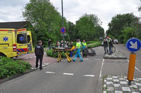 Man flink gewond na aanrijding aan de Bachlaan Waalwijk