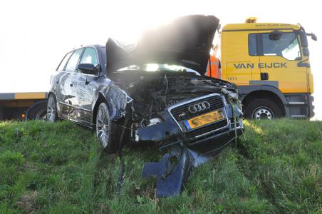 Gestolen auto teruggevonden in sloot langs de A59 bij Waalwijk