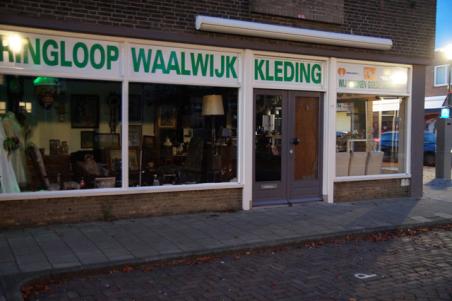 Collectebussen voor zieke kinderen én de Voedselbank gestolen bij kringloopwinkel in Waalwijk