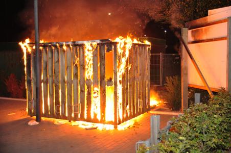 Opslaghok gaat in vlammen op aan de Meester van Coothstraat Waalwijk