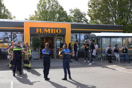 Jumbo korte tijd ontruimd na vreemde lucht aan de Grotestraat Waalwijk