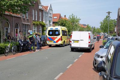 Botsing tussen scooter en auto aan de Meester van Coothstraat Waalwijk