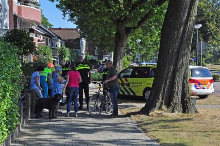 Vrouw valt over losliggende stoeptegel aan de Burg. van der Klokkenlaan Waalwijk