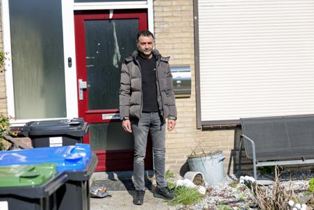 Buurman Fuat Şahin redt vrouw uit brandende woning