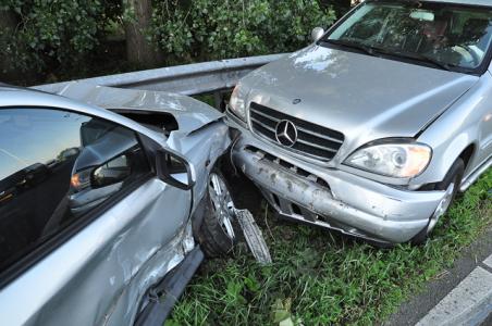 Ongeluk tussen twee auto&#039;s op A59 bij Waalwijk; 1 persoon gewond