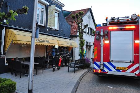 Vlam in de pan bij friettent aan de Loeffstraat Waalwijk