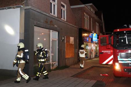 Omstanders horen rookmelder afgaan en bellen de brandweer aan de Grotestraat Waalwijk