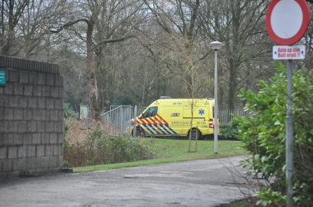 Vrouw onwel op begraafplaats Waalwijk na drinken onbekende vloeistof