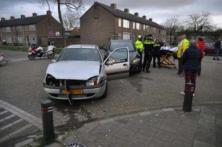 Aanrijding op kruising aan de Prof. Nolenslaan Waalwijk