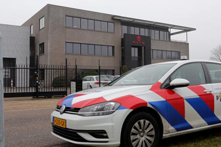 Politie valt binnen bij medicinale wietkweker aan de Veerweg Waalwijk