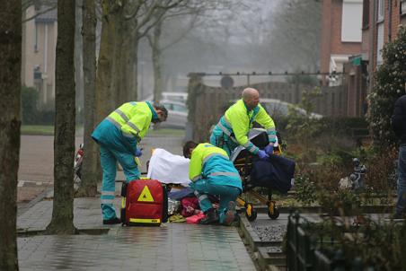 Vrouw raakt gewond door spiegelglad trottoir aan de Wijnruitstraat Waalwijk