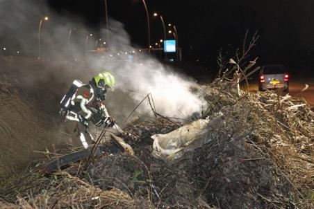 Rook van buitenbrand trekt over de Midden-Brabantweg Waalwijk