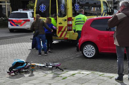 Meisje op de fiets gewond na aanrijding in Waalwijk