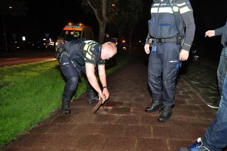 Meisje valt met snorscooter door losliggende stoeptegel aan de Burg. Smeelelaan Waalwijk