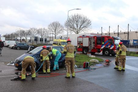 Weer een flinke aanrijding op beruchte kruising aan de Vijzelweg Waalwijk