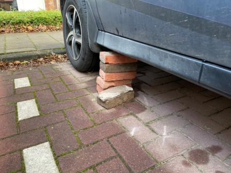 Katalysator gestolen onder auto aan de Noordstraat Waalwijk