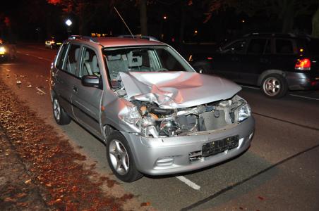 Automobilist botst achterop auto aan de Groenewoudlaan Waalwijk