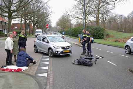 Aanrijding tussen auto en fietser aan de Floris V-laan Waalwijk