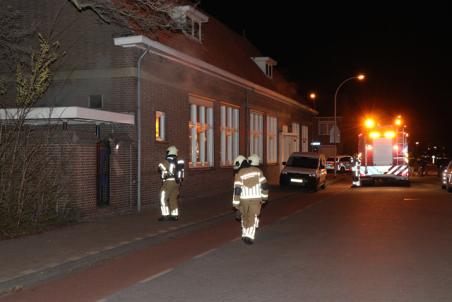 Brandweer rukt uit voor brandalarm in school aan de Baardwijksestraat Waalwijk