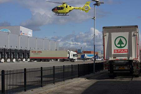 Ernstig bedrijfsongeval met vorkheftruck bij distributiecentrum Spar aan de Zijlweg Waalwijk