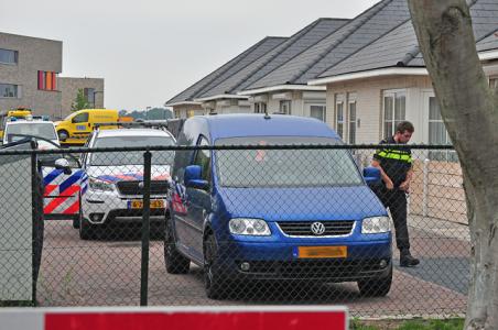 In Waalwijk werd bij de inval een auto in beslag genomen. © ADR