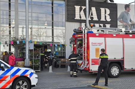 Karwei bouwmarkt ontruimd na brandmelding aan de Prof. Zeemanweg Waalwijk