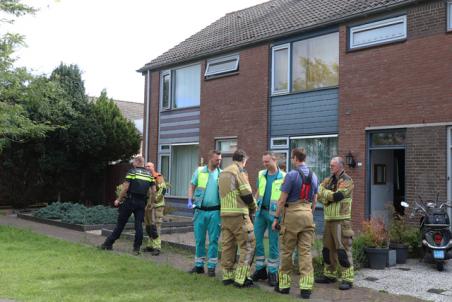 Kindje zit bekneld tussen verwarmingsbuizen aan de Aubertstraat Waalwijk