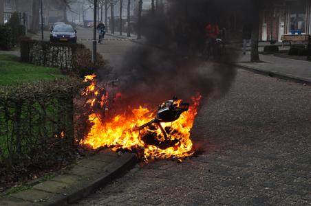 Scooter in brand gestoken aan de Wijnruitstraat Waalwijk