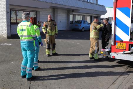 Man krijgt rook binnen bij brand aan de Duikerweg Waalwijk